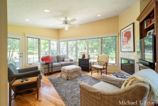 6479 Ridgemont Drive, Grand Rapids, MI 49546
