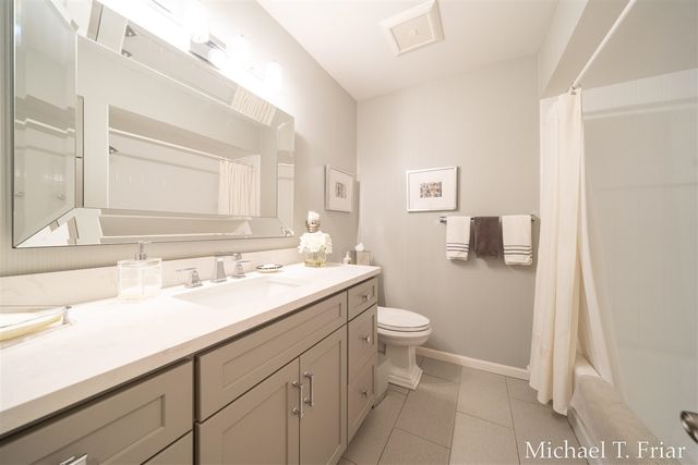 6479 Ridgemont Drive, Grand Rapids, MI 49546