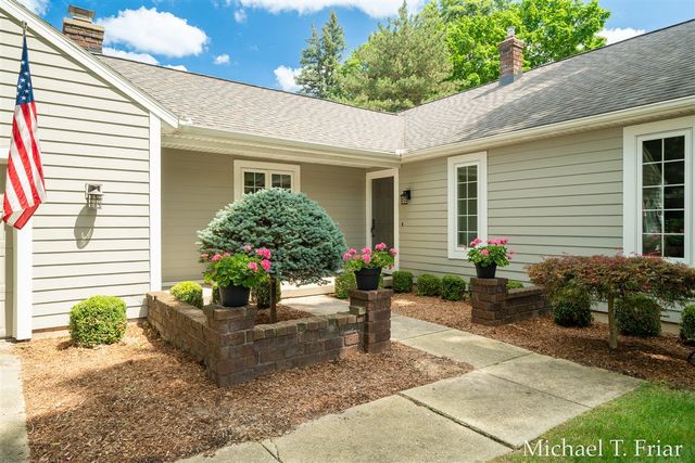 6479 Ridgemont Drive, Grand Rapids, MI 49546
