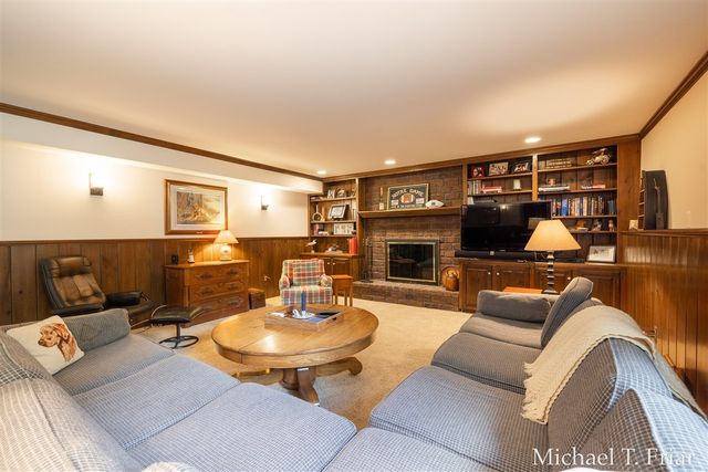 6479 Ridgemont Drive, Grand Rapids, MI 49546