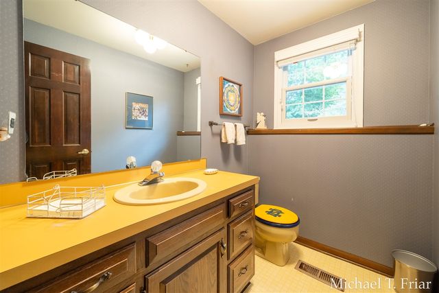 6479 Ridgemont Drive, Grand Rapids, MI 49546