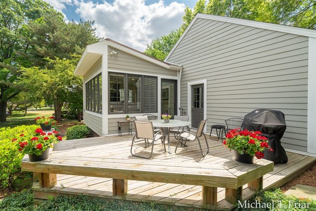 6479 Ridgemont Drive, Grand Rapids, MI 49546