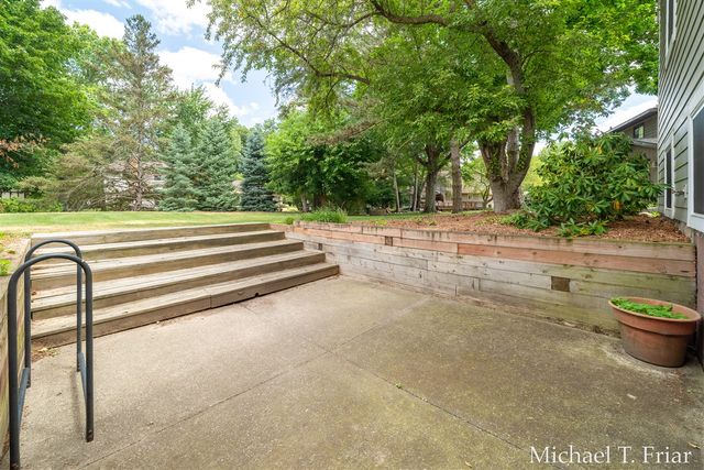 6479 Ridgemont Drive, Grand Rapids, MI 49546