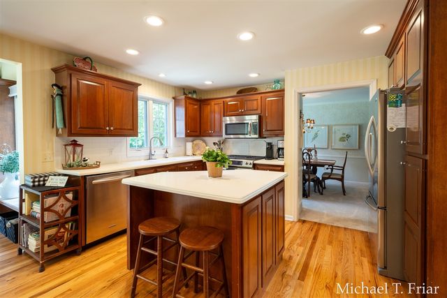 6479 Ridgemont Drive, Grand Rapids, MI 49546