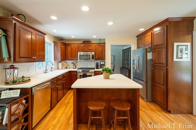 6479 Ridgemont Drive, Grand Rapids, MI 49546