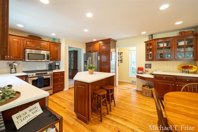 6479 Ridgemont Drive, Grand Rapids, MI 49546