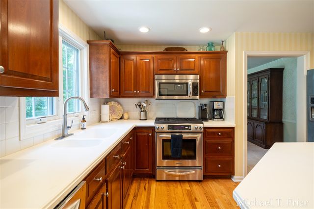 6479 Ridgemont Drive, Grand Rapids, MI 49546