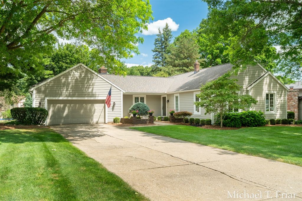 6479 Ridgemont Drive, Grand Rapids, MI 49546