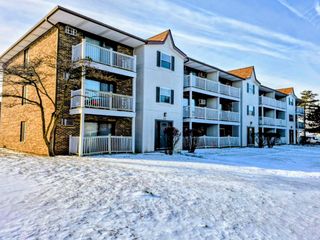 239 Gregory Street 8, Aurora, IL 60504