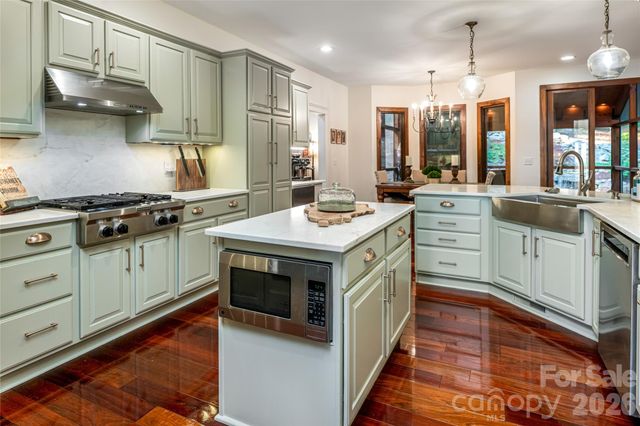 22 Rosebay Lane, Asheville, NC 28803