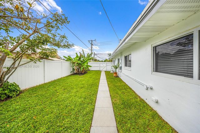 1320 NE 27th Ave 2, Pompano Beach, FL 33062