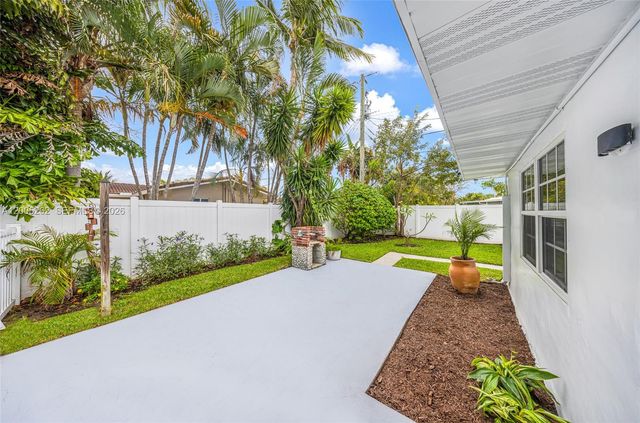 1320 NE 27th Ave 2, Pompano Beach, FL 33062