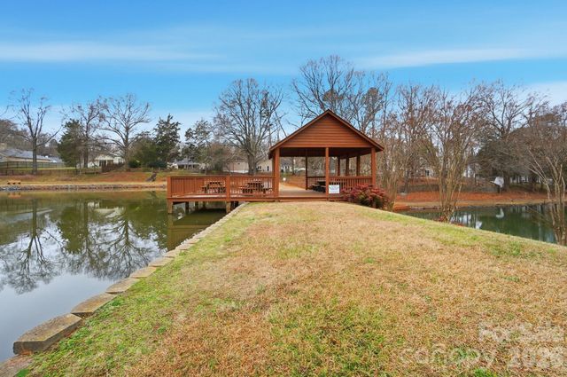 165 Edgewater Drive NW, Concord, NC 28027