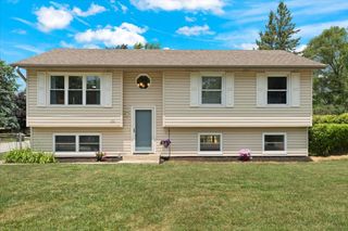 424 E Shorewood Road, Round Lake Beach, IL 60073