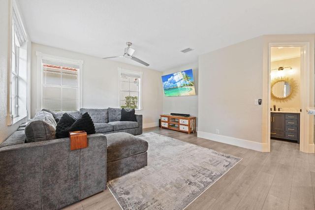 622 Castle Drive, Palm Beach Gardens, FL 33410