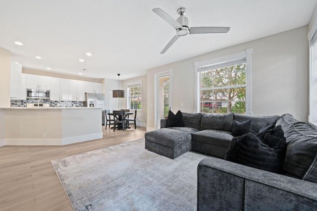 622 Castle Drive, Palm Beach Gardens, FL 33410