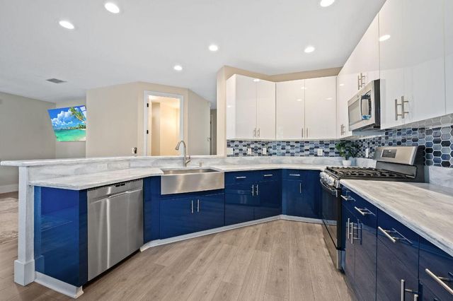 622 Castle Drive, Palm Beach Gardens, FL 33410