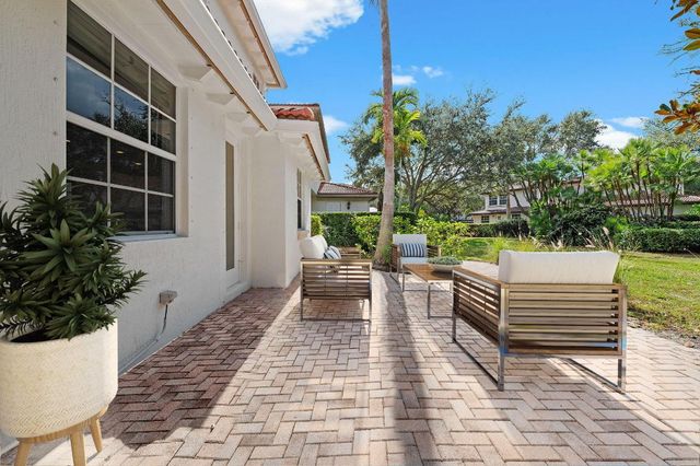 622 Castle Drive, Palm Beach Gardens, FL 33410