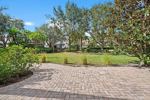 622 Castle Drive, Palm Beach Gardens, FL 33410