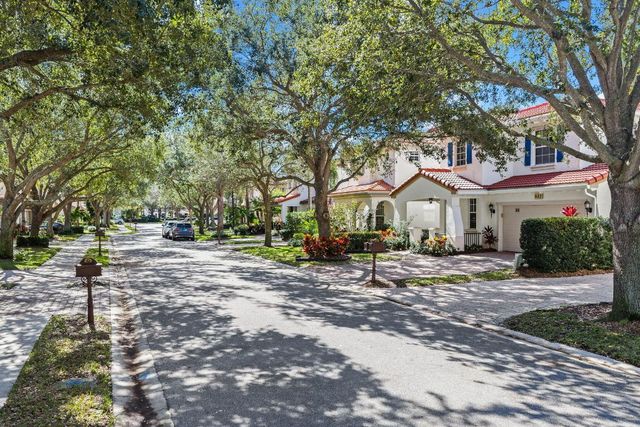 622 Castle Drive, Palm Beach Gardens, FL 33410