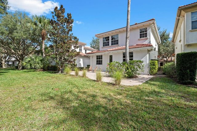 622 Castle Drive, Palm Beach Gardens, FL 33410