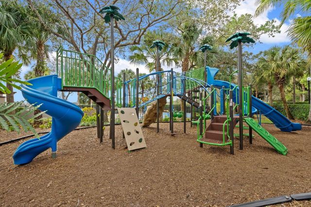 622 Castle Drive, Palm Beach Gardens, FL 33410