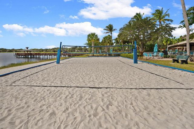 622 Castle Drive, Palm Beach Gardens, FL 33410