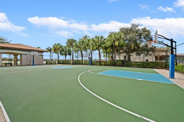 622 Castle Drive, Palm Beach Gardens, FL 33410