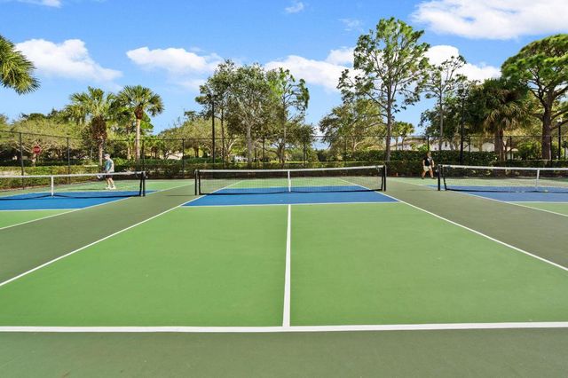 622 Castle Drive, Palm Beach Gardens, FL 33410