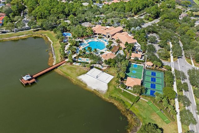 622 Castle Drive, Palm Beach Gardens, FL 33410