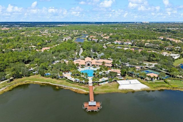 622 Castle Drive, Palm Beach Gardens, FL 33410