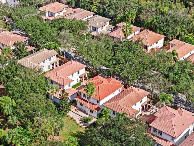 622 Castle Drive, Palm Beach Gardens, FL 33410