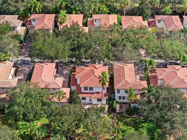 622 Castle Drive, Palm Beach Gardens, FL 33410