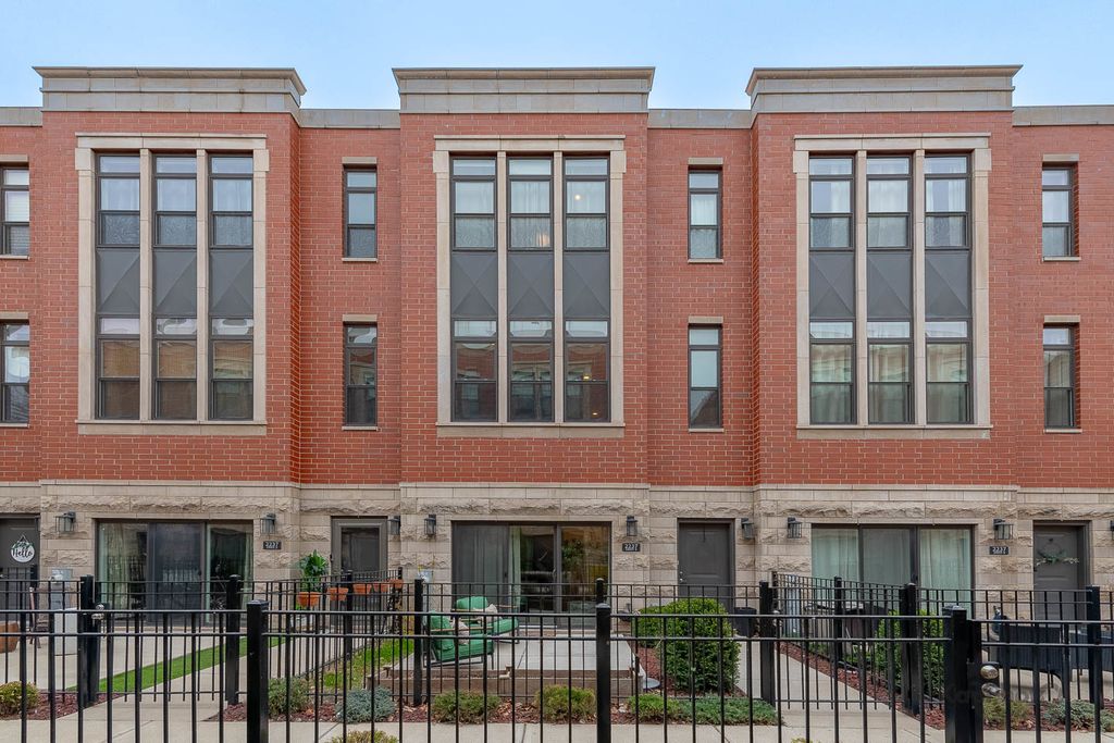 2243 W Coulter Street 2, Chicago, IL 60608