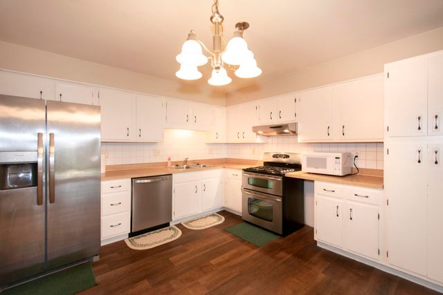 1904 Burgundy Street, Schererville, IN 46375