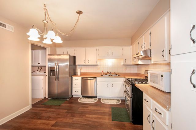 1904 Burgundy Street, Schererville, IN 46375
