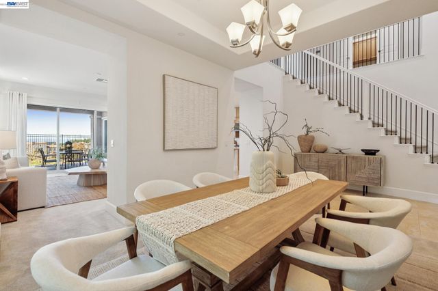 5 Stirling Way, Hayward, CA 94542
