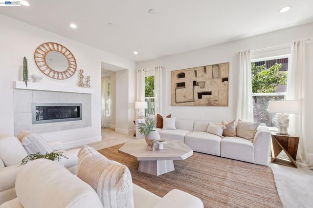 5 Stirling Way, Hayward, CA 94542