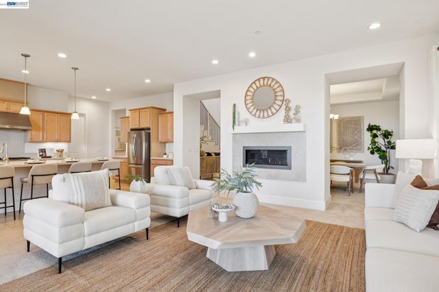 5 Stirling Way, Hayward, CA 94542