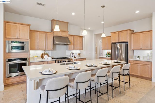 5 Stirling Way, Hayward, CA 94542