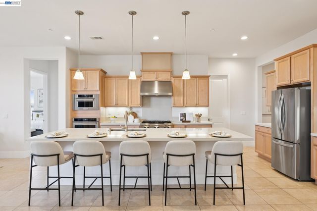 5 Stirling Way, Hayward, CA 94542
