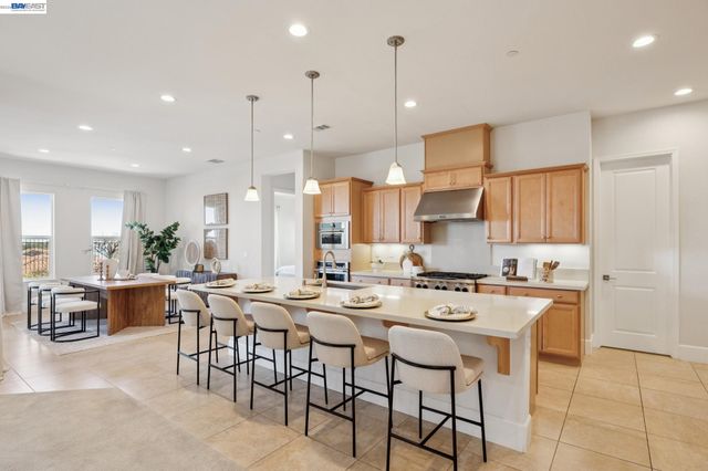 5 Stirling Way, Hayward, CA 94542