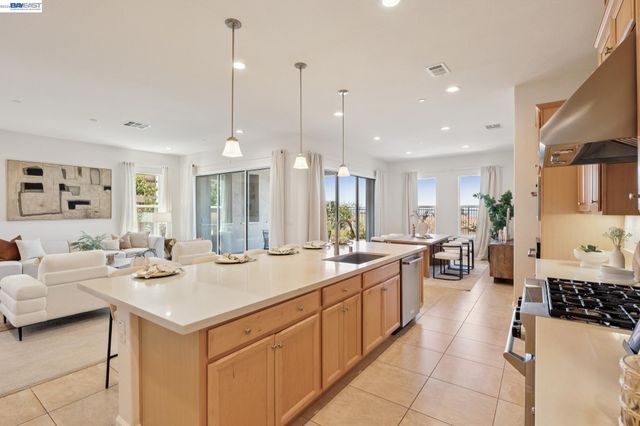 5 Stirling Way, Hayward, CA 94542