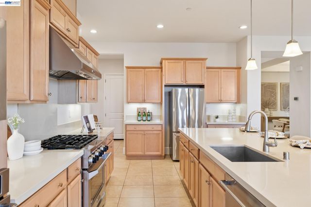 5 Stirling Way, Hayward, CA 94542