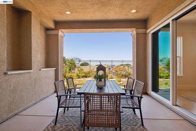 5 Stirling Way, Hayward, CA 94542