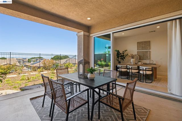 5 Stirling Way, Hayward, CA 94542