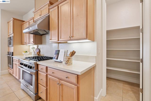 5 Stirling Way, Hayward, CA 94542
