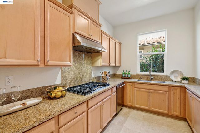 5 Stirling Way, Hayward, CA 94542