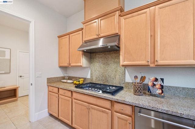5 Stirling Way, Hayward, CA 94542