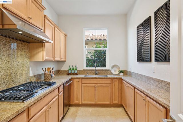 5 Stirling Way, Hayward, CA 94542